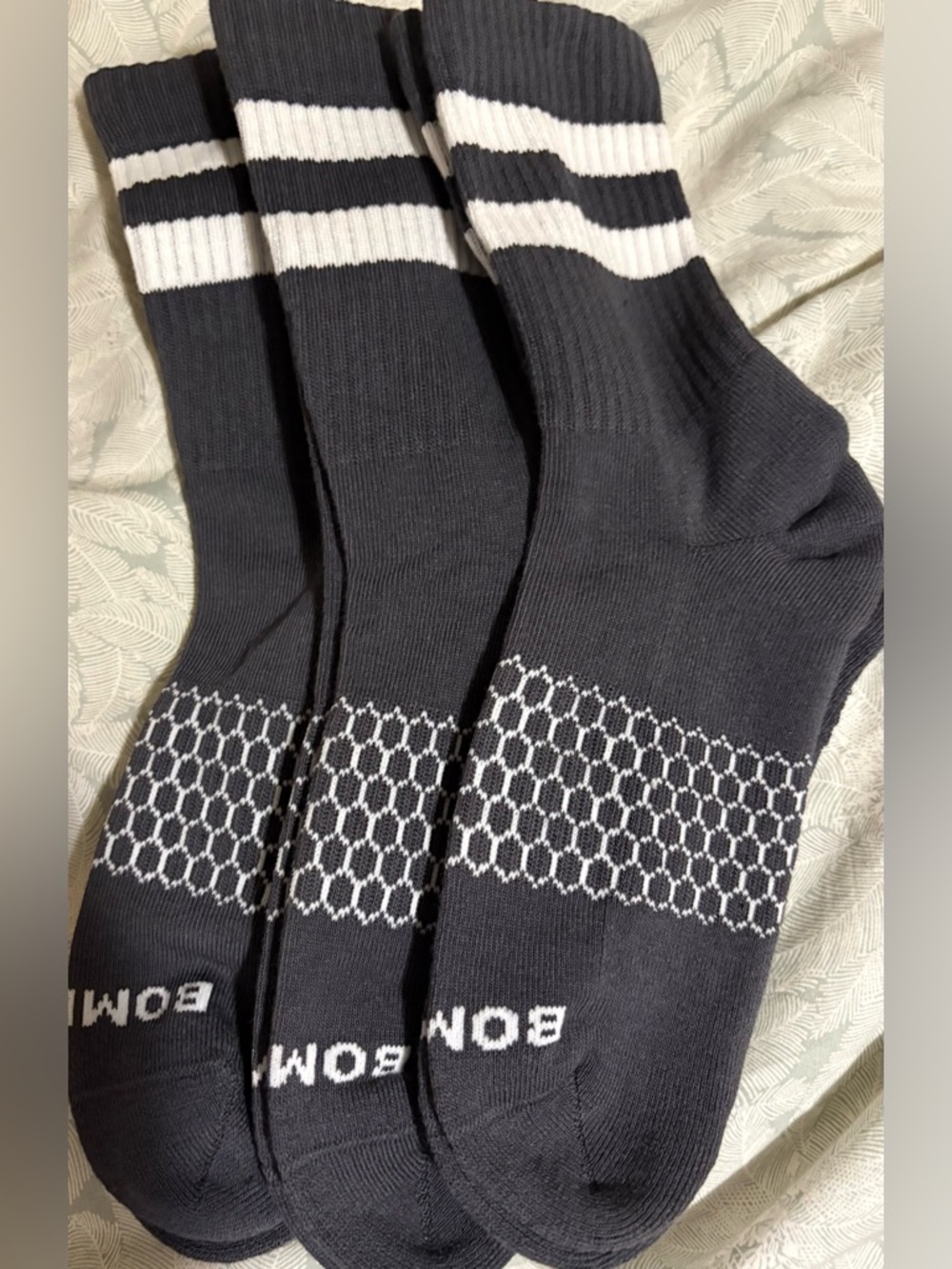 NWOT medium Bombas Black & White Athletic Crew Socks - 3 Pack